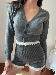 2025 nuevo otoño mujer lindo conjunto de punto de encaje Patchwork Crop Sweater Shorts conjunto de 2 piezas Sexy Lady Y2K conjunto de dos piezas de punto para mujer - Product Image 3