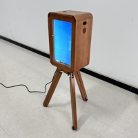 Cabina de Fotos Vintage de Madera de Roble de Doble Cara con Patas Plegables, Panel Personalizado para iPad, Altavoz Marshall y Opción de Soporte para Impresora