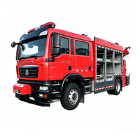Nouveau camion-citerne de sapeurs-pompiers Sinotruk 4X2 diesel avec grue hydraulique et capacité de réservoir de 7001-10000L pour usine et municipalité