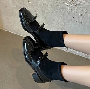 Chaussures à semelles épaisses en cuir noir pour femmes. Convient pour le travail, les trajets domicile-travail et les tenues professionnelles - Product Image 5