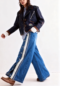 กางเกงยีนส์ขากว้างทรงวินเทจสำหรับผู้หญิงรุ่นใหม่ล่าสุด ดีไซน์โดดเด่นด้วยกระดุมด้านหน้า ชายผ่าสีตัดต่อ แฟชั่น - Product Image 5