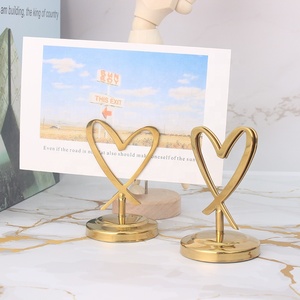 Porta Tarjetas de Lugar de Metal con Diseño de Corazón de 8 cm de Alto, Porta Menús de Mesa para Restaurante y Bodas - Product Image 3