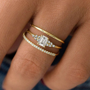 Set di anelli geometrici da donna, gioielli di lusso leggero, eleganti accessori per matrimoni e fidanzamenti. - Product Image 1