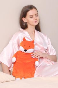 Bouteille d'eau chaude en caoutchouc de 2 L avec housse animale, apportez un peu de confort à votre famille cet hiver avec une bouteille d'eau chaude en forme de <span class=keywords><strong>renard</strong></span> - Product Image 2