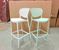 Chaise de bar haute en plastique moderne en polypropylène pour terrasse et café