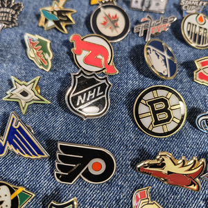 Nouvelle Arrivée Broche Logo Équipe de Hockey sur Glace NHL Élégante en Métal Thermolaqué, Badge de Col avec Lettrage pour Vêtements et Mode - Product Image 5