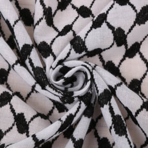 Yashmagh Palestinese da Uomo, Sciarpa Quadrata Nera in Poliestere con Piccole Nappe e Design Tinto in Filo - Product Image 2