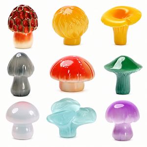 Mini-ornements en résine phosphorescents en forme de champignons pour terrariums de mousse, micro-paysages et décorations de jardin miniature DIY – Vente en gros - Product Image 1