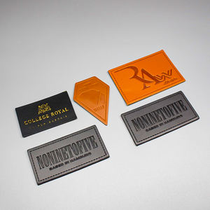 Etiquetas de Prendas Personalizadas de Cuero Genuino Lavable con Logotipo de Diseñador, Grabadas en Relieve, Corte Recto, Impresas en Color Personalizado para Bolsas de Ropa - Product Image 3