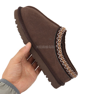 รองเท้าบูทหิมะผู้หญิงแบบสวม สไตล์ลำลองเรียบหรู รุ่นใหม่ประจำปี 2025 ของ UG พร้อมขนกำมะหยี่สำหรับฤดูใบไม้ร่วงและฤดูหนาว สไตล์ชาติพันธุ์ - Product Image 4