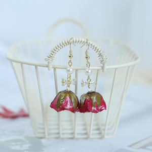 ต่างหูเรซิ่นดอกไม้จริงประดับเพชรซิร์คอนสำหรับผู้หญิง งานแฮนด์เมด สไตล์โรสเฟรช ฮันฟู สไตล์จีนโบราณ ต่างหูจี้ดอกไม้แห้ง - Product Image 3