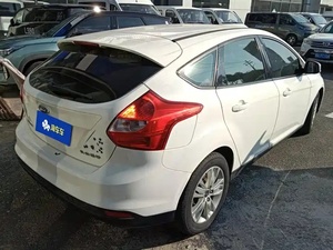 Auto Usata Ford Focus 2012 Berlina 1.6L Automatica Comfort Versione Bestseller di Alta Qualità - Product Image 3