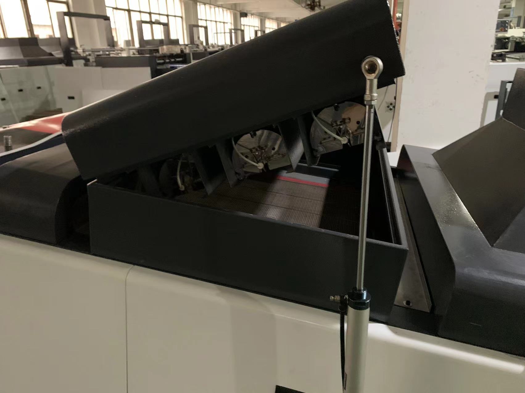 SJUV-760 Automatic Feeding Spot UV Coating Machine Electric Driven 380V 45Kw