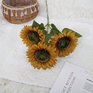 ดอกทานตะวันสไตล์ยุโรปแบบวินเทจ วัสดุจัดดอกไม้งานแต่งงาน อุปกรณ์ประกอบฉากถ่ายภาพ ของตกแต่งโรงแรม ดอกไม้ประดิษฐ์ - Product Image 6