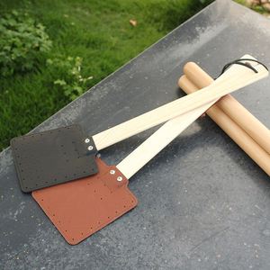 Raquettes à mouches manuelles robustes en cuir PU avec long manche en bois naturel, vente en gros - Product Image 2