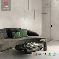 Op maat gemaakte waterdichte 6mm Skylark marmeren gesinterde steenplaat 1600x3200mm matte boekenmatchende adering hotel slaapkamer landschapswand