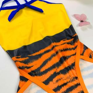 ชุดว่ายน้ำวันพีซซุน วูคง แบบผูกเชือก ป้องกันแสงแดด UPF50+ สำหรับการแข่งขัน - Product Image 1