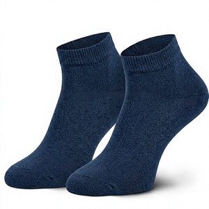 Chaussettes courtes en tricot respirantes bleu marine unies pour femmes, à porter au quotidien - Product Image 1