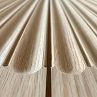 Panel Dinding Beralur MDF Kayu Ek Merah Kelas FAS Berkualitas Tinggi Tahan Kelembapan untuk Interior Ruang Tamu Kamar Tidur Langsung dari Pabrik