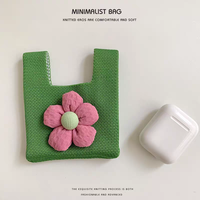 Mini sac à main carré mignon et durable en polyester, portable, avec sangle de poignet, pochette de rangement pour pièces de monnaie, rouge à lèvres, porte-clés et pendentif enfant