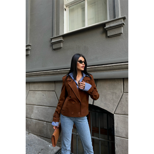 Chaqueta Corta de Cachemira para Mujer en Color Marrón con 4 Botones - Product Image 3