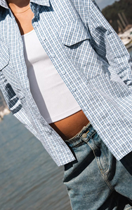 Camisa a Cuadros Azul y Blanco de Manga Larga para Mujer, Corte Holgado, Blusa de Popelina con Bolsillos en el Pecho, Diseño Personalizado OEM/ODM, 2026 - Product Image 2