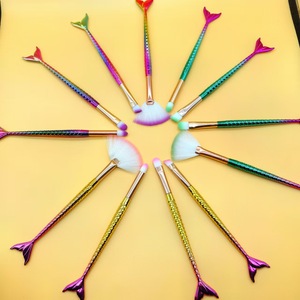 Mermaid Eyeshadow <b>Brush</b> Fishtail Shape 1.3cm Nylon Synthetic Hair Makeup Tool For Eye Shadow - Product Image 2