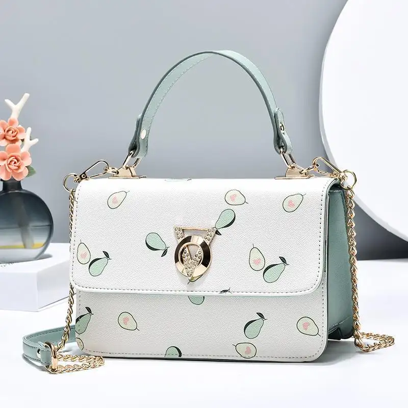 Neue billige elegante quadratische Damen Umhängetasche Mode Mädchen Kette Laser Leder Handtasche