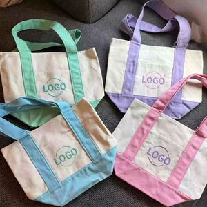 Bolsa de Mano Mini Reutilizable de Lona de Algodón de 12 oz con Bolsillo Frontal, Diseño Multicolor, Linda Bolsa de Compras con Logotipo Bordado Personalizado - Product Image 1
