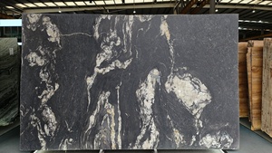 Grande dalle de <span class=keywords><strong>granit</strong></span> <span class=keywords><strong>en</strong></span> cuir de titane, comptoir et îlot <span class=keywords><strong>en</strong></span> <span class=keywords><strong>granit</strong></span> noir, dessus de <span class=keywords><strong>cuisine</strong></span> <span class=keywords><strong>en</strong></span> <span class=keywords><strong>granit</strong></span> noir cosmique - Product Image 3