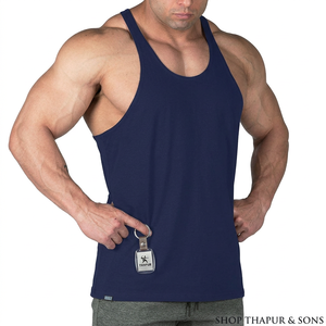 Camiseta sin mangas unisex de algodón negro con espalda en Y, color sólido, estilo casual para entrenamiento y gimnasio. - Product Image 2