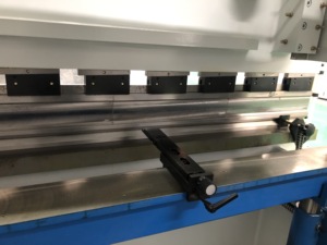 Prensa Plegadora Automática de Aluminio Chzom para Modelo NC 125T 2500MM E21 con Precio Económico - Product Image 5