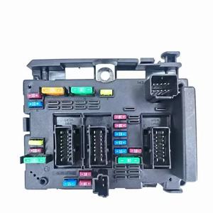 Convient pour Peugeot 307, 406, 807 et Citroën C3, <span class=keywords><strong>C4</strong></span> boîte à fusibles B5 boîte à fusibles - Product Image 3