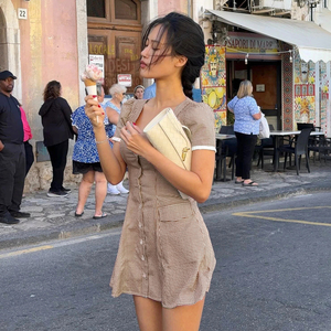 เดรสเชิ้ตสไตล์ฝรั่งเศสแบบ Preppy ลายสก็อตสีสันตัดกัน คอวี ติดกระดุมด้านหน้า ดีไซน์กระเป๋าปลอม แต่งระบายชายกระโปรง สำหรับสาวหวาน - Product Image 5