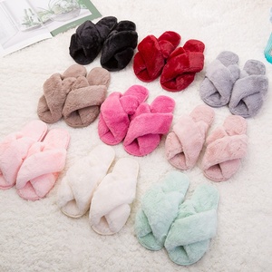 Pantoufles Concha personnalisées en peluche pour la maison dames hiver floue maison fourrure fantaisie mode pantoufles pour femmes - Product Image 1