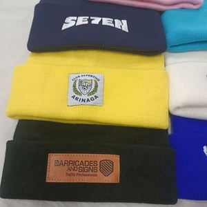 Bonnet tricoté personnalisé avec logo pour adultes, enfants et bébés – Idéal pour l'automne, l'hiver, le ski et le patinage en extérieur - Product Image 3