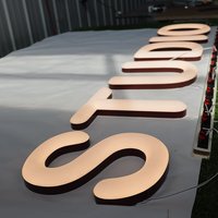 Enseigne lumineuse 3D LED personnalisée en métal et acrylique pour café-bar, livraison rapide, lettres lumineuses en plastique à éclairage frontal