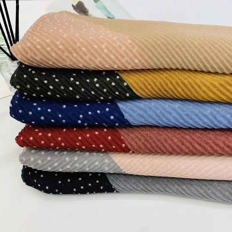 2020 ใหม่Yiwu WogeโรงงานLadyฤดูใบไม้ร่วงที่ทันสมัยHijab Wrap Echarpe Viscose Crumple Polka Dot Checkedมุสลิมผ้าพันคอCrinkle