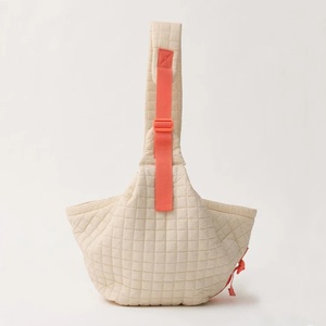 Özel Logo Pet tek kollu çanta için kedi köpek hamur şekli yumuşak kapitone evcil hayvan seyahat çantası prim eller serbest Pet Sling taşıyıcı - Product Image 5