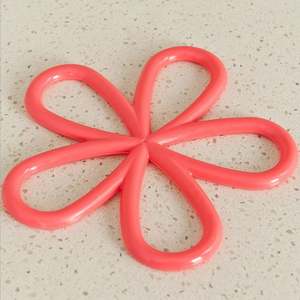 Manique isolante multifonctionnelle et résistante à la chaleur Outil de cuisine antidérapant Porte-casseroles Tapis de séchage Tapis de dessous de plat en silicone - Product Image 6