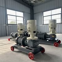 La plus petite machine à granulés de biomasse de 7,5 kW et la machine à granulés d'aliments utilisées pour les expériences avec boîte de vitesses