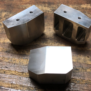 Bloque de elevación de soporte personalizado utilizado en la mayoría de los modelos con amortiguadores traseros más altos - Product Image 2