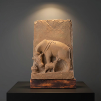 Statue de vache Kamdhenu, réplique traditionnelle sculptée dans la pierre pour la décoration de la maison