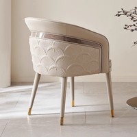 Chaise italienne minimaliste de luxe haut de gamme à dossier souple, chaise de salle à manger en bois ciré blanc, chaise de réception de restaurant de style haut de gamme