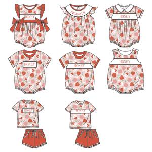 Ручная вышивка смокингом на детской одежде: короткие комбинезоны-пузыри с именной вышивкой для Дня святого Валентина, милые модели для малышей - Product Image 1