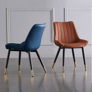Silla de Oficina Moderna de Lujo en Cuero PU Naranja, Respaldo Curvo, Tapizada con Costuras, Patas de Metal Negro, Puntas Doradas - Product Image 4