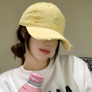 Casquette de baseball jaune brodée de lettres, version coréenne, pour femme, printemps-été, simple, polyvalente, effet amincissant, douce, 100 % coton - Product Image 4