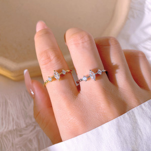 Nouvelle bague de mariage simple en or plaqué 18 carats avec zircone cubique pour femmes - Product Image 6