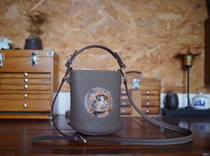 Western Style Genuine <strong>Leather</strong> Handbags for Women - Hand Tooled Cowboy Embossed Shoulder Bags &amp; Pink Designer Clutches
