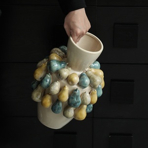 Florero de Cerámica Decorado a Mano con Frutas Flolenco, Florero con Acento de Pera en 3D para Decoración del Hogar, Comercial y de Hoteles - Product Image 3